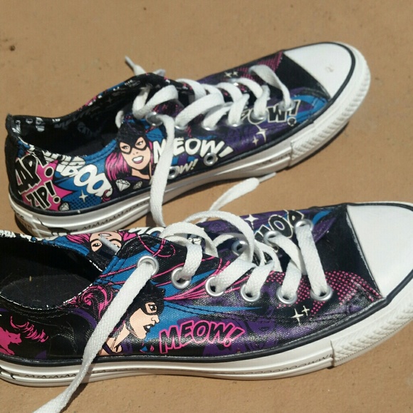 Converse Shoes - Converse low top black cat woman!🐈